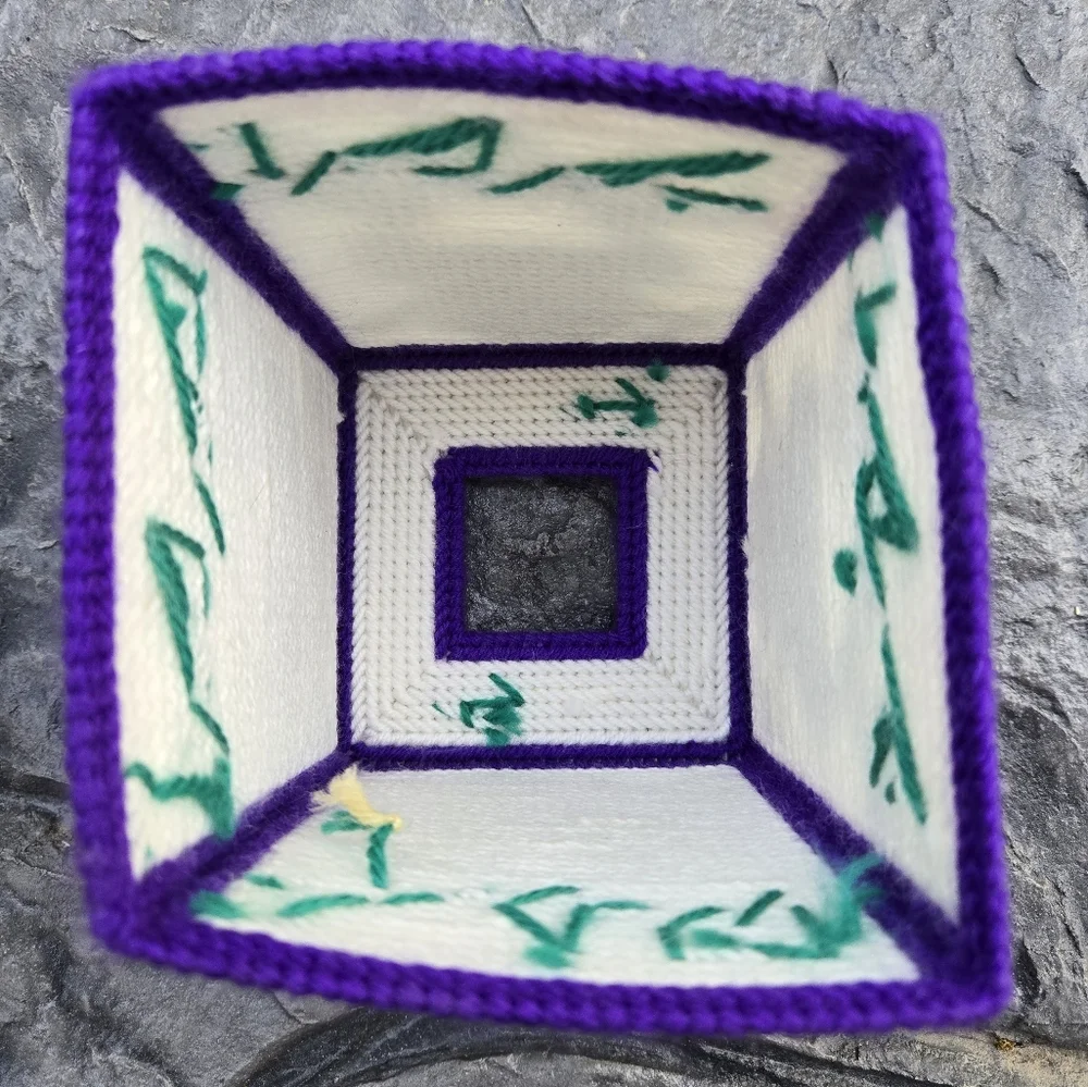 Handcrafted Frog Design Needlepoint Tissue Box Cover